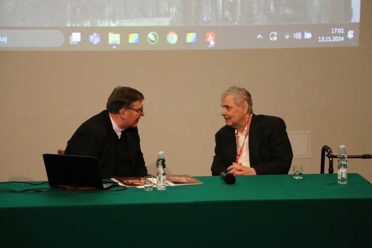 Ks. kan. Stefan Cegłowski w rozmowie z dr. hab. Robertem Kunklem.