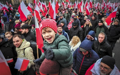 Marsz w krzywym lustrze – 11 listopada i manipulacja mediów