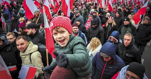 Marsz w krzywym lustrze – 11 listopada i manipulacja mediów