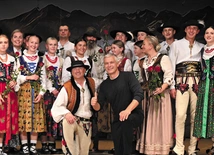 Teatrownicy z Bukowiny. Za kulisami cieśla, geodeta, rolnik – na widowni tuzy sceny teatralnej