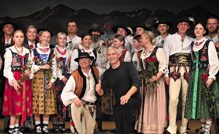 Teatrownicy z Bukowiny. Za kulisami cieśla, geodeta, rolnik – na widowni tuzy sceny teatralnej