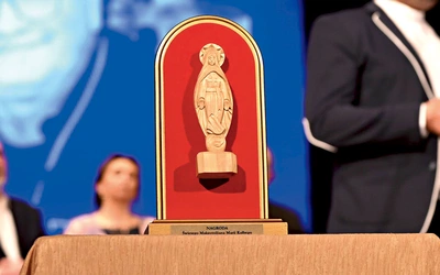 Figurka czeka na kolejnego laureata.