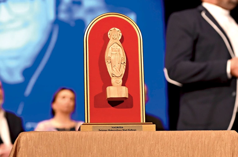 Figurka czeka na kolejnego laureata.