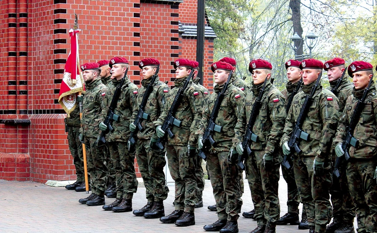 Przed uroczystością w kościele katedralnym.