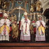 	Bp Osial uroczyście objął katedrę łowicką.