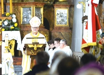 Msza św. sprawowana była w kościele franciszkanów.