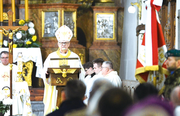 Msza św. sprawowana była w kościele franciszkanów.