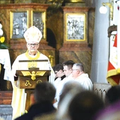 Msza św. sprawowana była w kościele franciszkanów.