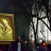 Procesja zawierzenia przemierzyła miasto.