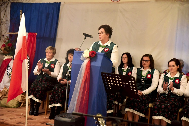 Wieczornicę poprowadziła Bożena Bułat.