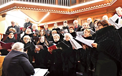 Obecnie chór liczy 34 członków. Na zdjęciu: listopadowy koncert w kościele pw. Najświętszego Zbawiciela w Zielonej Górze w ramach jubileuszu 70-lecia.