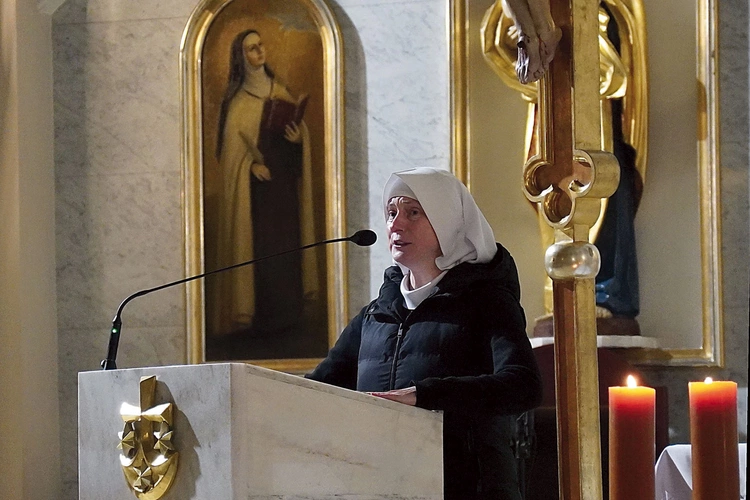 Prelegentka zachęcała m.in. do codziennego zatrzymania się z Jezusem, w „centrum dowodzenia”.