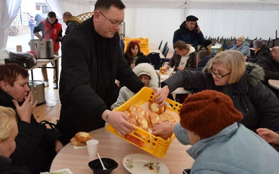 Bezdomni i ubodzy pielgrzymowali do MB Ostrobramskiej