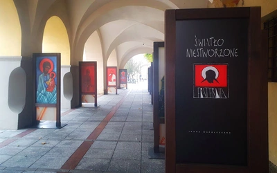 Tarnów. Plenerowa wystawa ikon br. Marcina Świądra