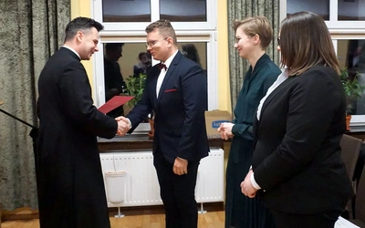 Święto muzyków kościelnych z dyplomami i nagrodami