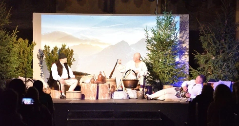 W Gdyni: Kurtyna w górę!