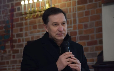 Odsłonięto płyty historyczne na placu przykościelnym radomskiej fary