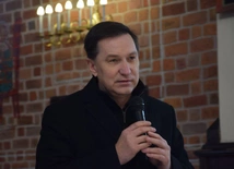 Odsłonięto płyty historyczne na placu przykościelnym radomskiej fary