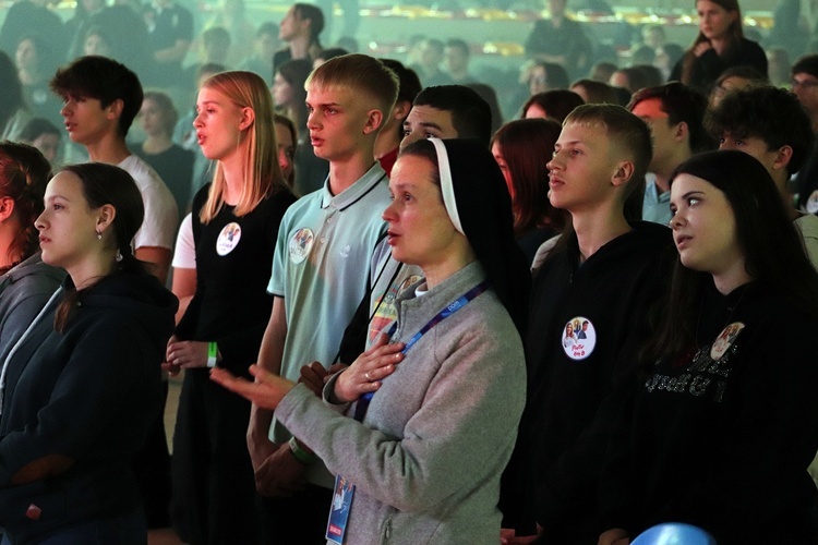 39. Światowy Dzień Młodzieży - spotkanie młodych w hali AWF 