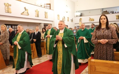 Centralnym punktem spotkania była Msza Święta, której przewodniczył bp Marek Solarczyk.