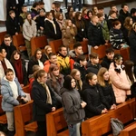 Trwa Modlitewny Wieczór Młodych