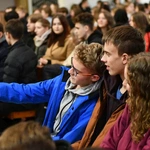 Trwa Modlitewny Wieczór Młodych