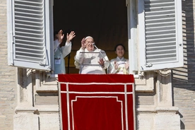Franciszek w oknie Pałacu Apostolskiego