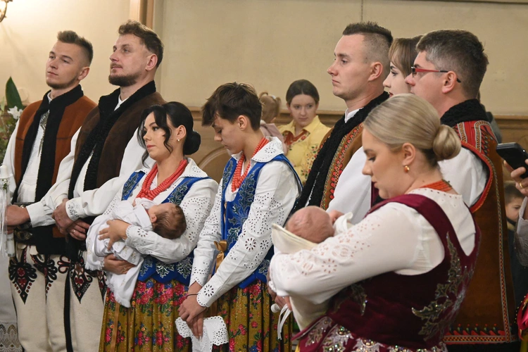 Nowi ministranci (i nie tylko) w Miętustwie 
