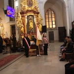 Bazylika pełna młodych