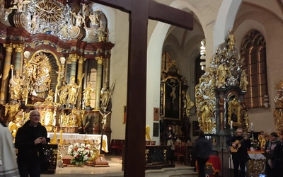 Bazylika pełna młodych