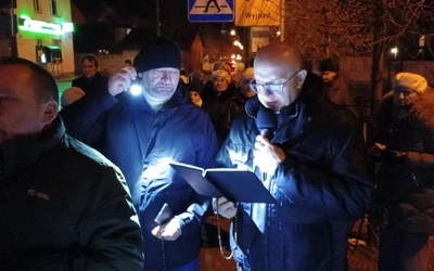 Rozważania poprowadził ks. Radosław Kacprzak.