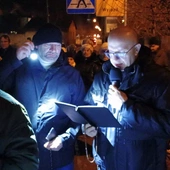 Rozważania poprowadził ks. Radosław Kacprzak.