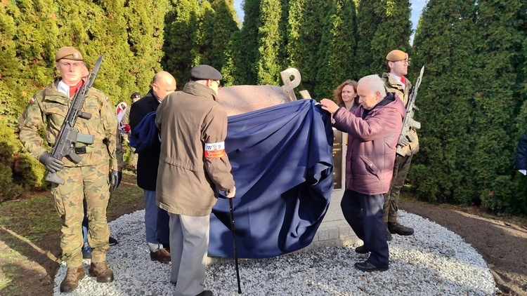 Nowy pomnik we Wrocławiu odsłonięty. Poświęcony jest cywilnej ludności powstańczej Warszawy