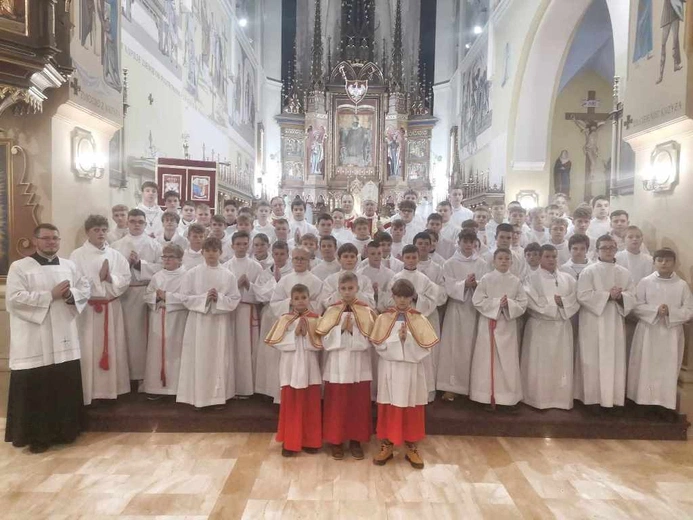 66 lektorów, 4 ministrantów i jeden kawaler