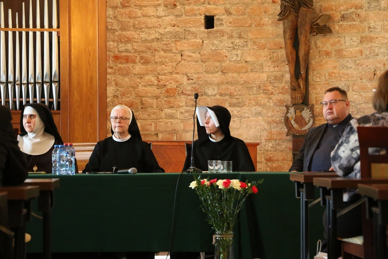 - Życie jest pasjonujące, gdy poświęca się je dla Boga i Kościoła - mówili uczestnicy spotkania w Opactwie Pobenedyktyńskim.