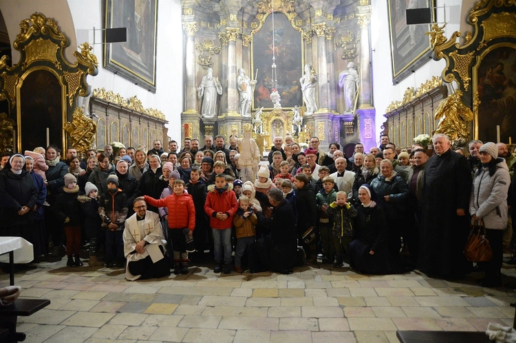 Powitanie i poświęcenie figury św. Michała Archanioła w Jemielnicy
