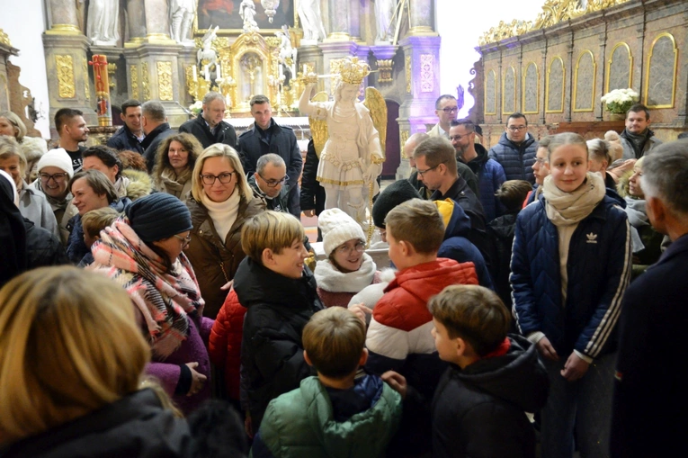 Powitanie i poświęcenie figury św. Michała Archanioła w Jemielnicy