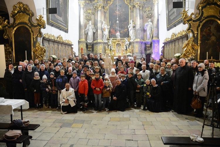 Powitanie i poświęcenie figury św. Michała Archanioła w Jemielnicy