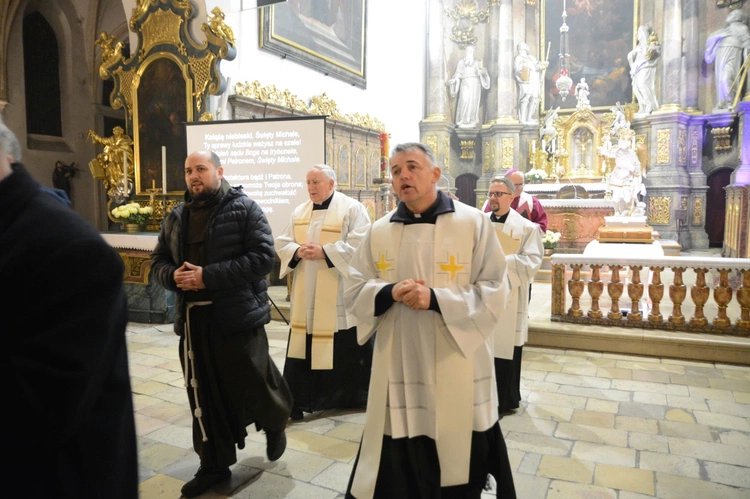 Powitanie i poświęcenie figury św. Michała Archanioła w Jemielnicy