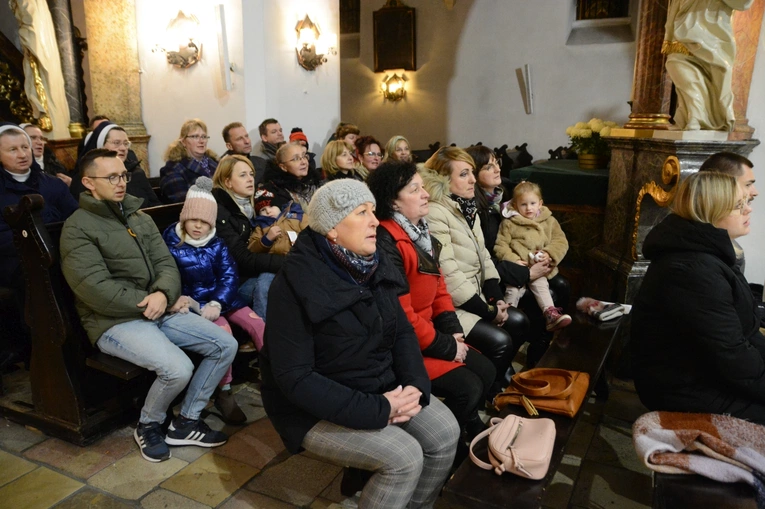 Powitanie i poświęcenie figury św. Michała Archanioła w Jemielnicy