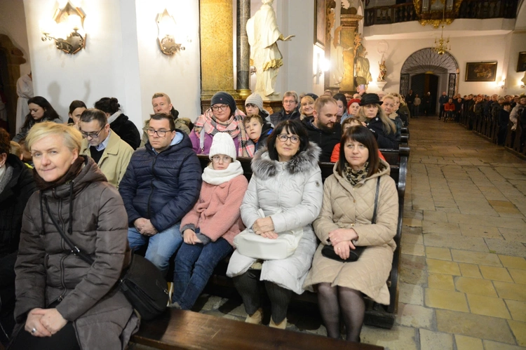 Powitanie i poświęcenie figury św. Michała Archanioła w Jemielnicy