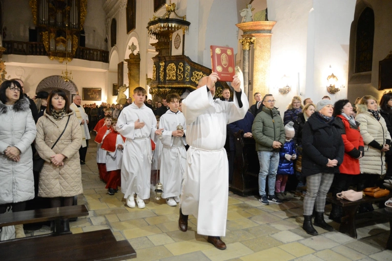 Powitanie i poświęcenie figury św. Michała Archanioła w Jemielnicy