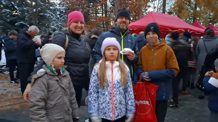 Jakub Lebioda z Żywca, z rodzicami i siostrami.