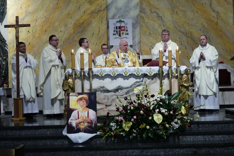 Biskup Piotr Greger przewodniczył Mszy św. z błogosławieństwem nowych 450 lektorów.