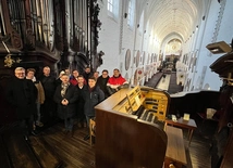 Uczestnicy kursu akompaniamentu liturgicznego oraz podstaw improwizacji.
