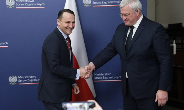 Sikorski: Ukraina potwierdza, że nie ma przeszkód do prowadzenia ekshumacji na jej terytorium