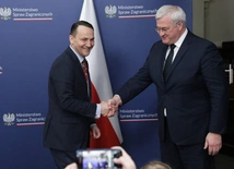 Sikorski: Ukraina potwierdza, że nie ma przeszkód do prowadzenia ekshumacji na jej terytorium