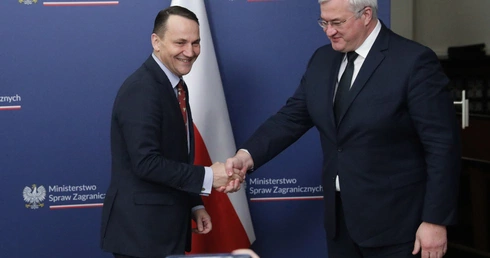 Sikorski: Ukraina potwierdza, że nie ma przeszkód do prowadzenia ekshumacji na jej terytorium