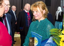 Dr hab. Dorota Świtała-Trybek odbiera Nagrodę Korfantego podczas tegorocznej gali w Suszcu.