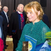 Dr hab. Dorota Świtała-Trybek odbiera Nagrodę Korfantego podczas tegorocznej gali w Suszcu.
